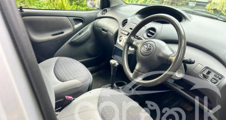 TOYOTA VITZ 2003