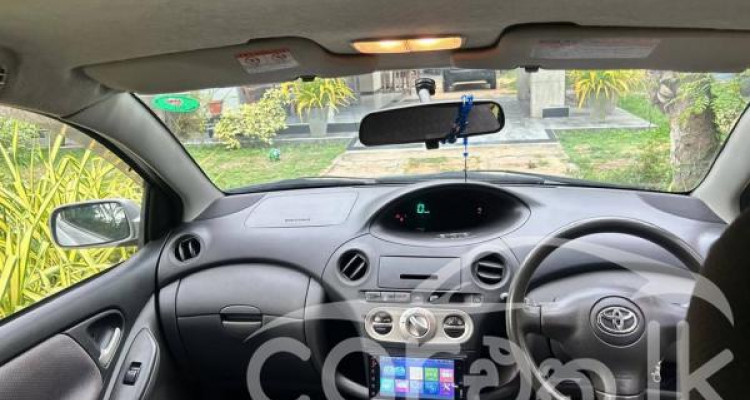 TOYOTA VITZ 2003