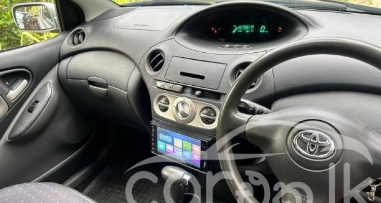 TOYOTA VITZ 2003