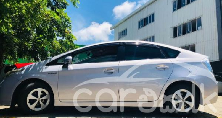 TOYOTA PRIUS 2012