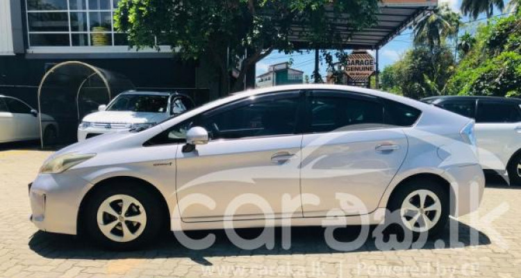 TOYOTA PRIUS 2012
