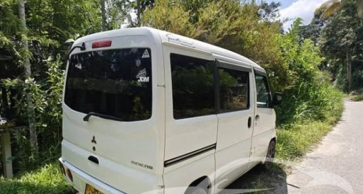 MITSUBISHI MINICAB 1999