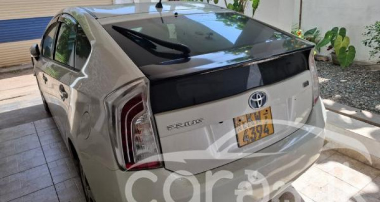 TOYOTA PRIUS 2012