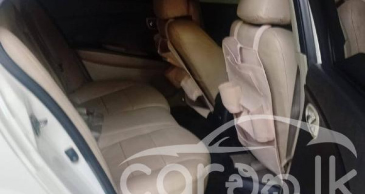 NISSAN PRIMERA 2001