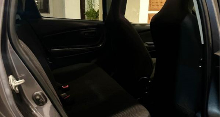 TOYOTA VITZ 2017