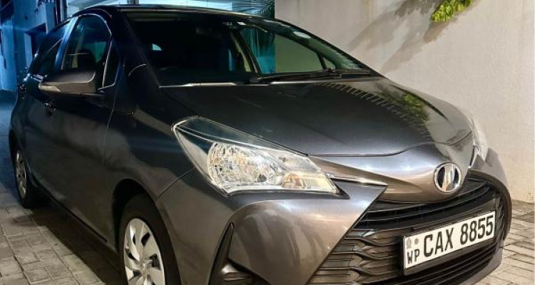 TOYOTA VITZ 2017