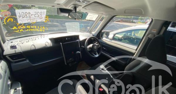 TOYOTA ROOMY 2023