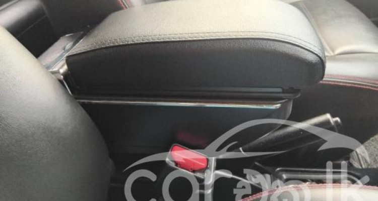 TOYOTA VITZ 2017