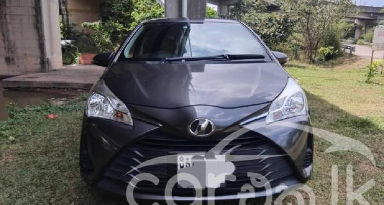TOYOTA VITZ 2017