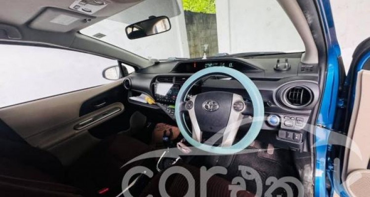 TOYOTA AQUA 2013