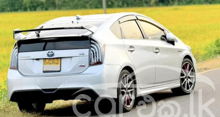 TOYOTA PRIUS 2012