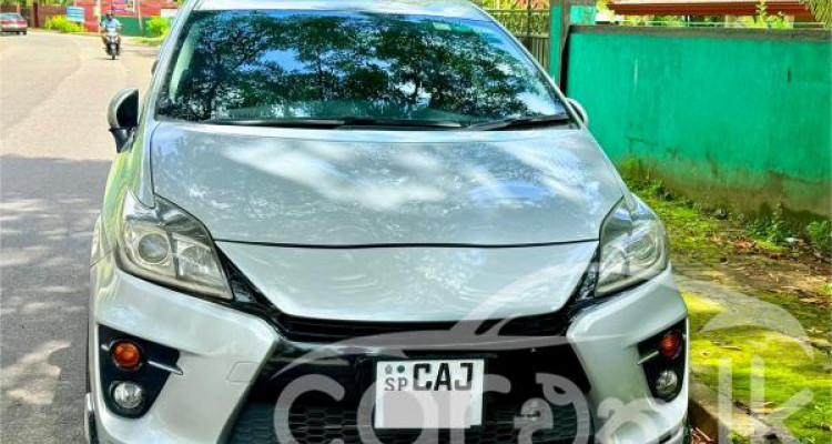 TOYOTA PRIUS 2012