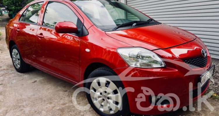 TOYOTA YARIS 2012
