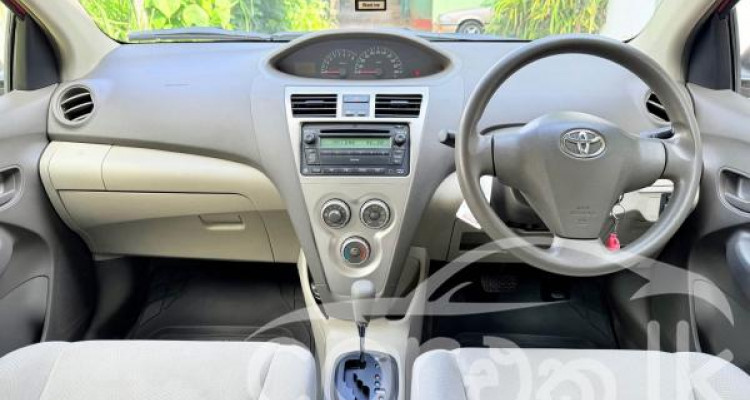 TOYOTA YARIS 2012