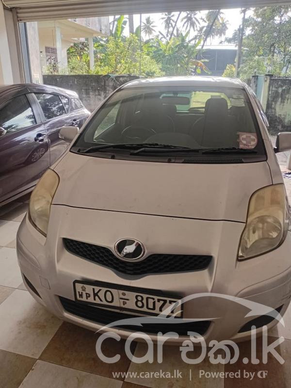 TOYOTA VITZ 2010