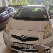 TOYOTA VITZ 2010