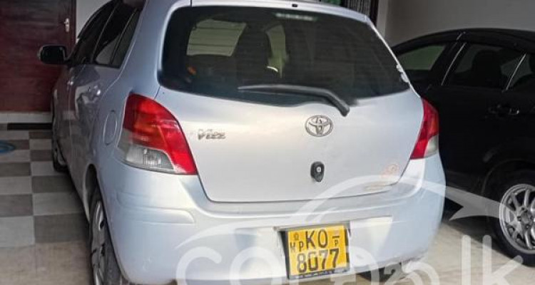 TOYOTA VITZ 2010