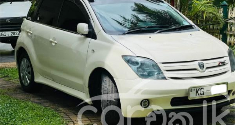 TOYOTA IST 2004