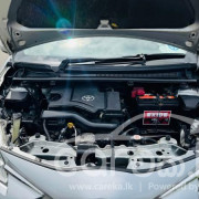 TOYOTA VITZ 2018