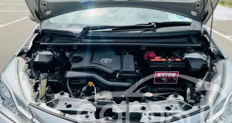 TOYOTA VITZ 2018