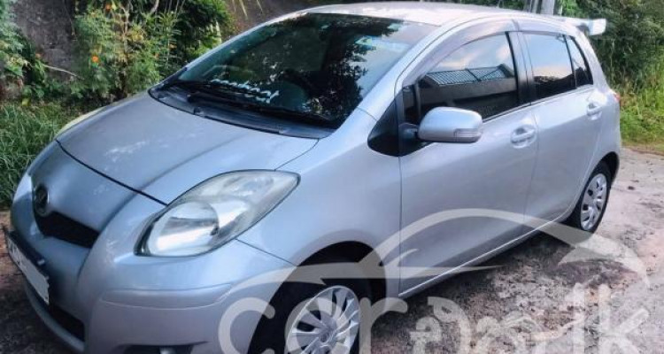 TOYOTA VITZ 2009