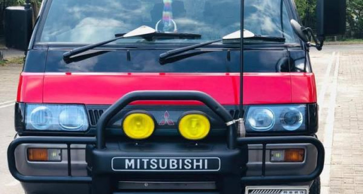 MITSUBISHI DELICA PO5 1995