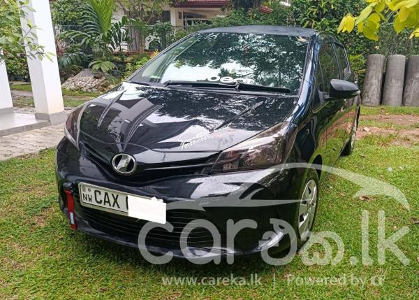 TOYOTA VITZ 2015