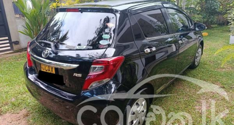 TOYOTA VITZ 2015