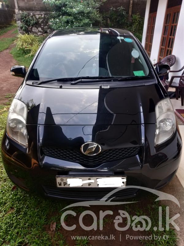 TOYOTA VITZ 2010