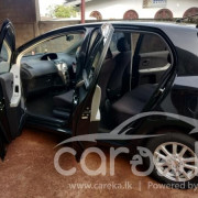 TOYOTA VITZ 2010