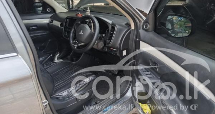 MITSUBISHI OUTLANDER 2013