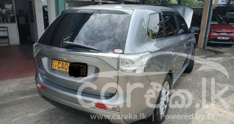 MITSUBISHI OUTLANDER 2013