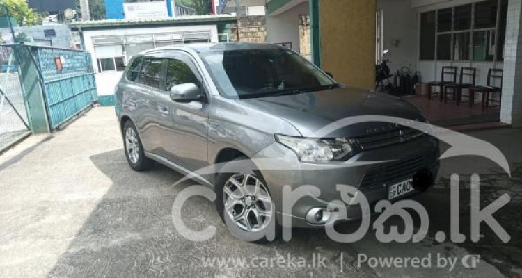 MITSUBISHI OUTLANDER 2013