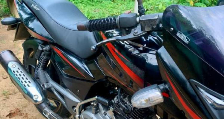 BAJAJ PULSAR 150 2018