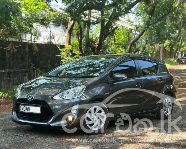 TOYOTA AQUA 2015