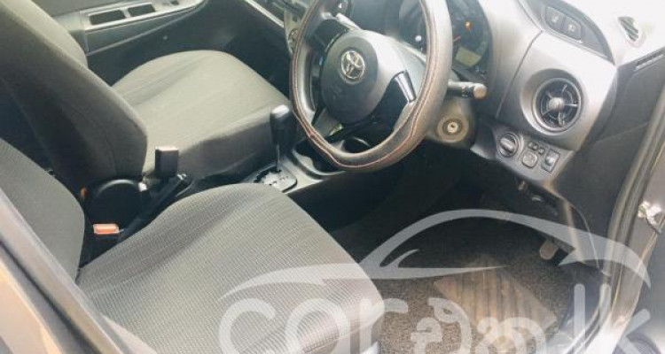 TOYOTA VITZ 2017