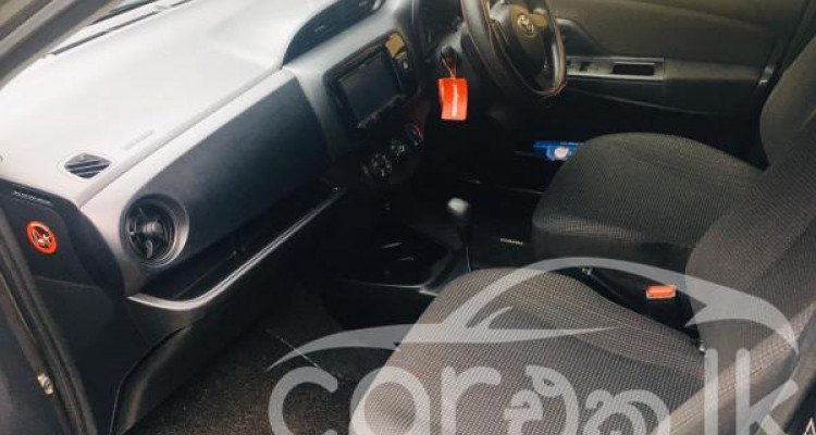 TOYOTA VITZ 2017