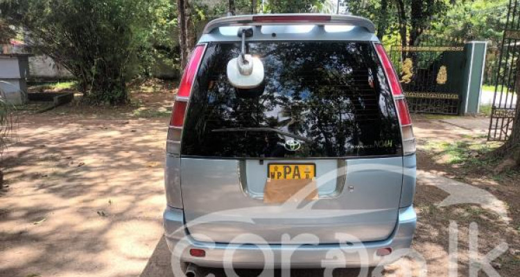 TOYOTA NOAH KR42 2000