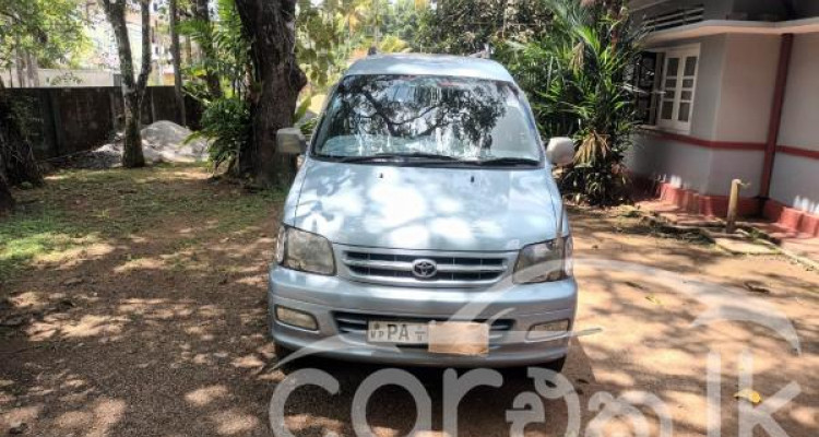 TOYOTA NOAH KR42 2000