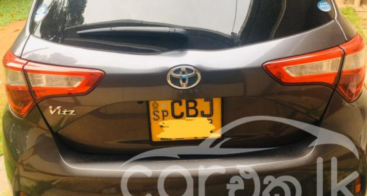 TOYOTA VITZ 2017
