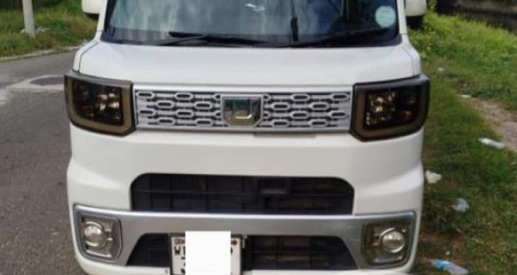 DAIHATSU WAKE 2015