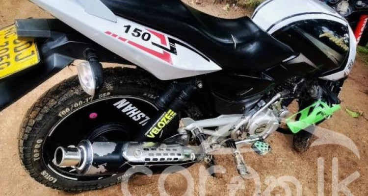 BAJAJ PULSAR 150 2016