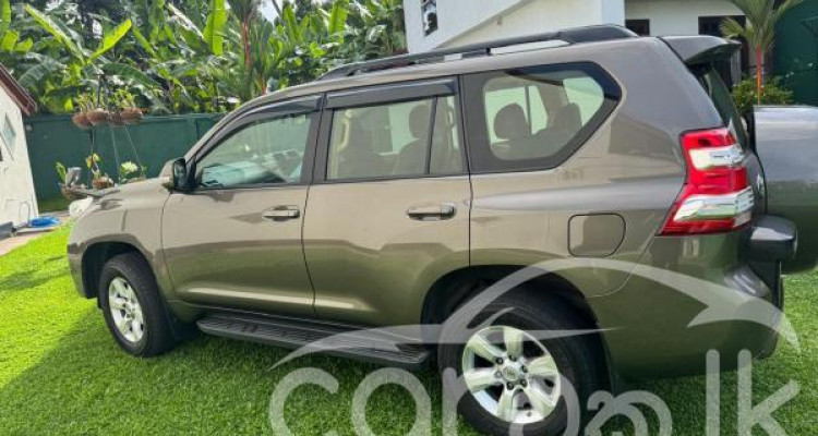 TOYOTA LAND CRUISER PRADO 150 2015
