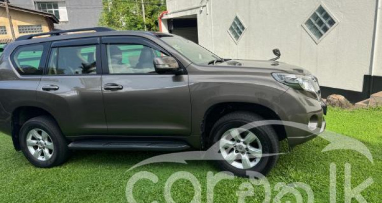 TOYOTA LAND CRUISER PRADO 150 2015