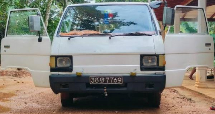 MITSUBISHI DELICA 1980