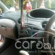 TOYOTA VITZ 2001
