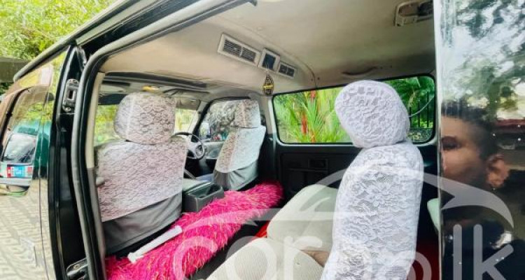 NISSAN CARAVAN E25 2002