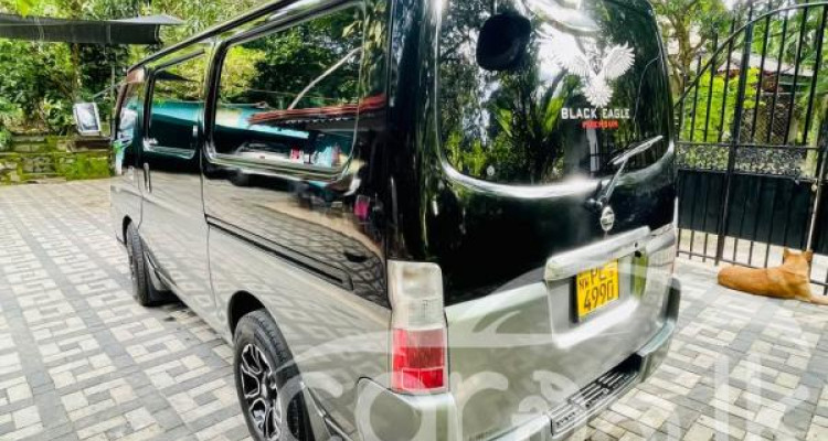 NISSAN CARAVAN E25 2002