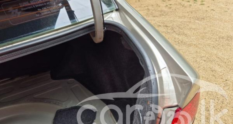 TOYOTA COROLLA 121 2003