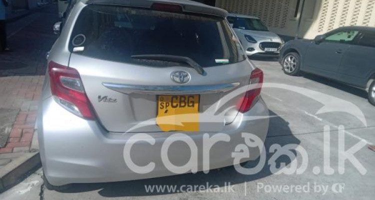 TOYOTA VITZ 2016